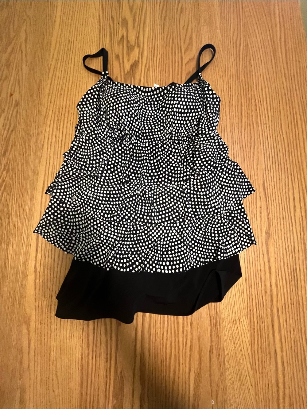 ST. John’s Bay MSRP $109 plus size 12 one piece swim suit bathing suit
